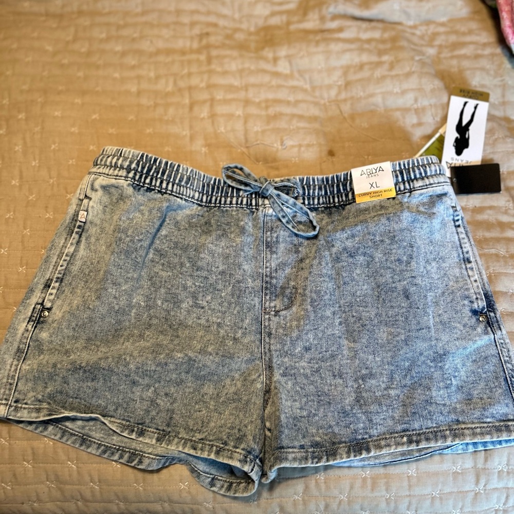 Ariya Light Wash Denim-Style Drawstring Women’s Shorts